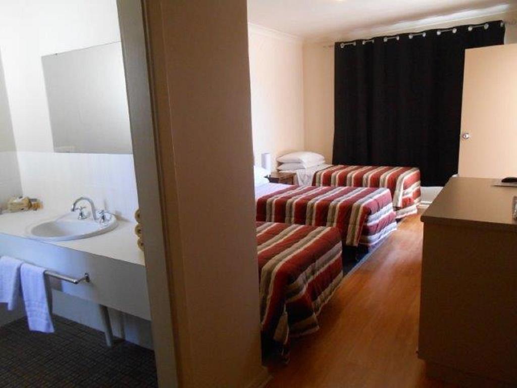 Acacia Ridge Motor Inn Port Augusta Phòng bức ảnh